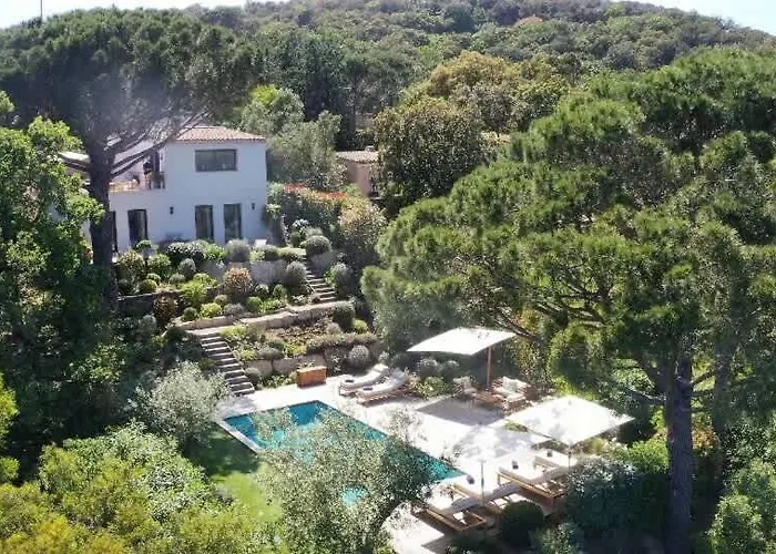 32 L Sport Court & Pool L Shellter Villa