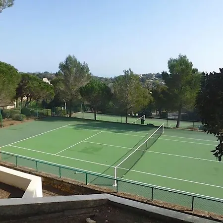 Vila 32 L Sport Court & Pool L Shellter *
