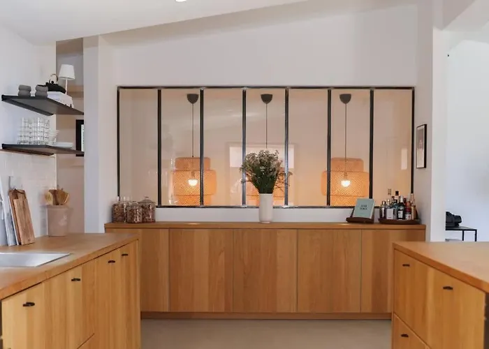 32 L Sport Court & Pool L Shellter