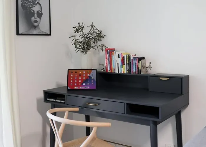 32 L Sport Court & Pool L Shellter